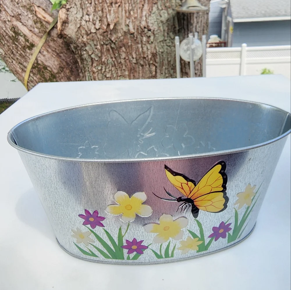 Galvanized Metal Oval‎ Shaped Planter Embossed Design